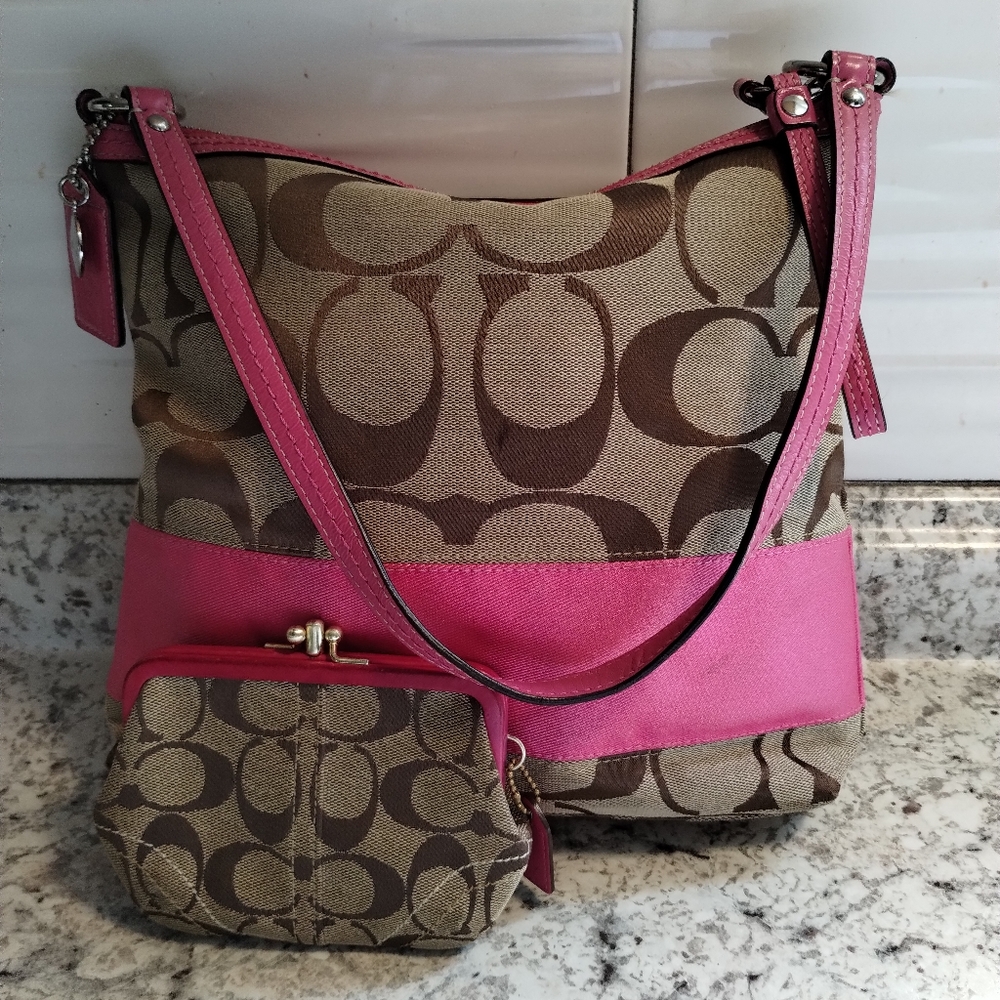 🩷Coach Signature Monogram Shoulder Tote in Pink & Khaki.🩷